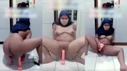 Tante Jilboobs MILF Colmek pake Dildo Video by YourPorn